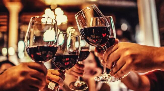 2020年酒类消费表现好于预期，但长期复苏较为缓慢