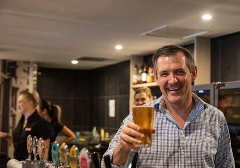 澳洲酿酒商，葡萄酒商呼吁政府冻结酒精税