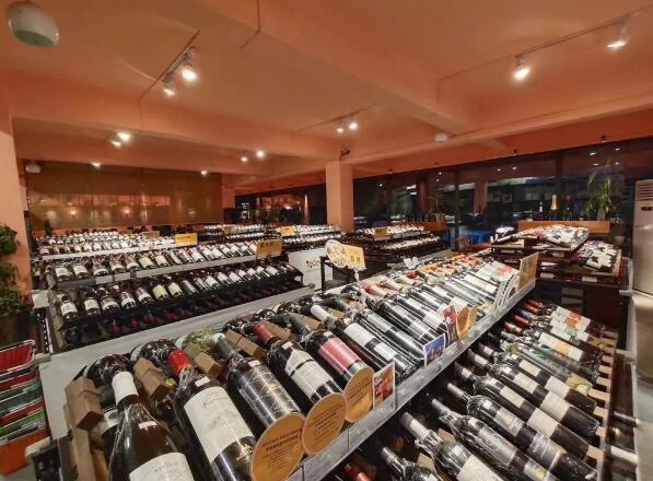 西安葡萄酒贸易公司如何成功转型为葡萄酒超市门店？