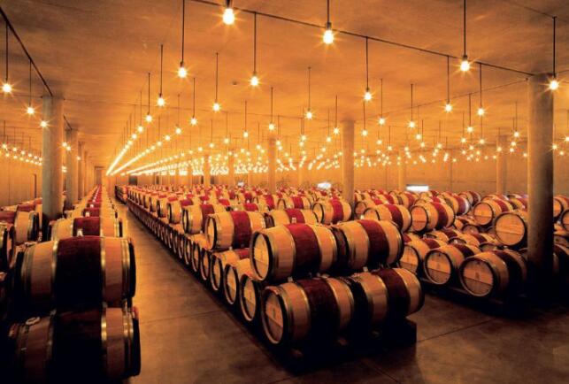 两个国家因贸易战“躺赢”2019年全球葡萄酒出口总额