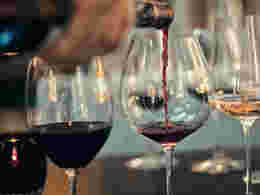 2019年1-5月中国葡萄酒生产企业酿酒总产量达19.99万千升