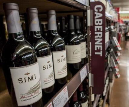 受强势美元和报复性关税影响，去年美国葡萄酒出口额下跌近5%