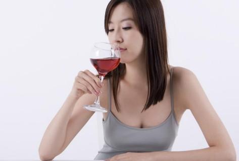 涨知识：女生例假的时候可以喝葡萄酒吗？