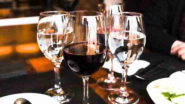 知道葡萄酒常用的三种橡木桶款式吗？