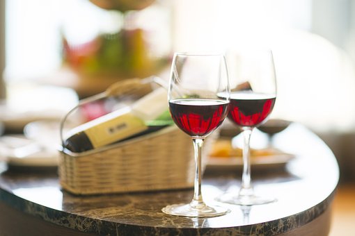 为什么喝葡萄酒也会脸红呢？大家知道喝葡萄酒脸红的原因吗？