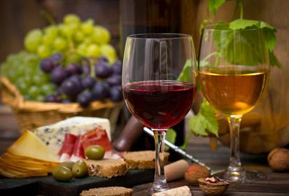 冬季寒冷适量饮葡萄酒对健康有益吗