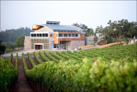 加州两大巨头酒庄收购葡萄园，开创商机