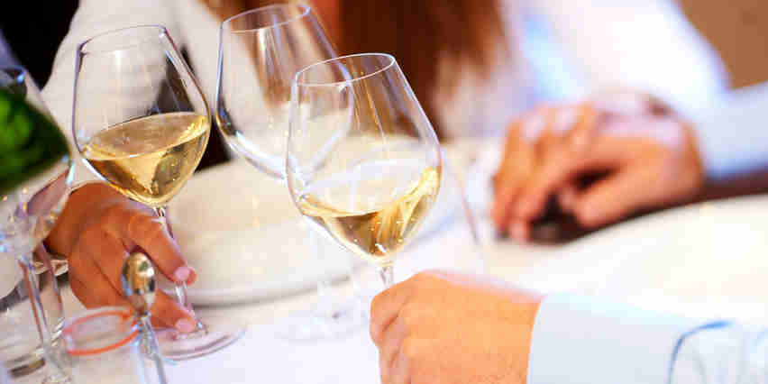 橡木桶如何影响白葡萄酒？
