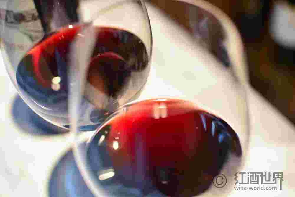 陈年能给葡萄酒带来哪些香气和风味？