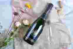 春节怎能少了以倒香槟为开场的欢乐时光？