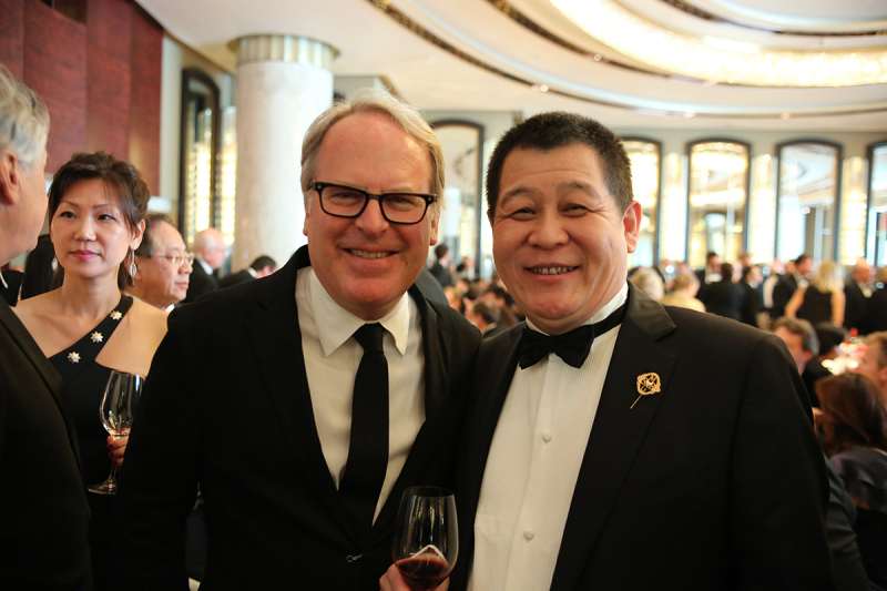 红酒世界董事长苗健先生被授予波尔多左岸骑士会荣誉勋章