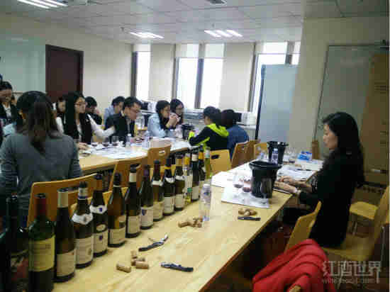 红酒世界聘请亚洲首位葡萄酒大师李志延任葡萄酒顾问