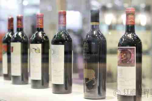 为什么储存葡萄酒时要避免震动？