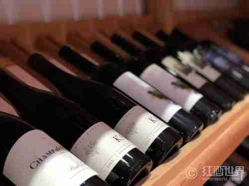 为什么储存葡萄酒时要避免震动？