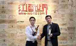 中国内地首瓶2016年份赛妮娅和2016年份查德威克在红酒世界开瓶试饮