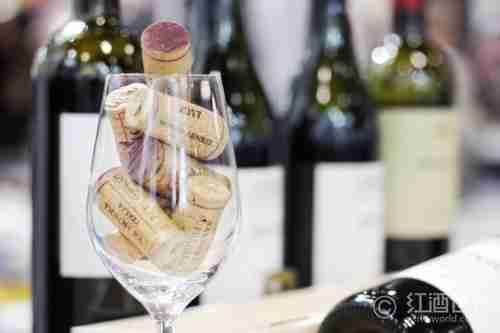 为什么年份会影响葡萄酒的风味？
