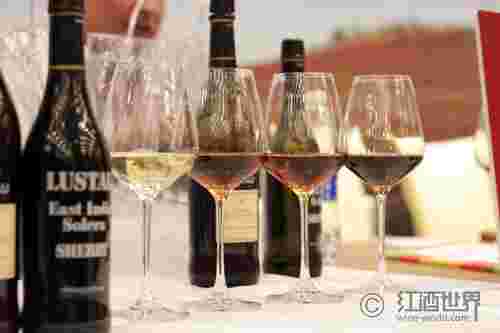 雪利酒：西班牙酒类的珍品