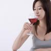 涨知识：女生例假的时候可以喝葡萄酒吗？