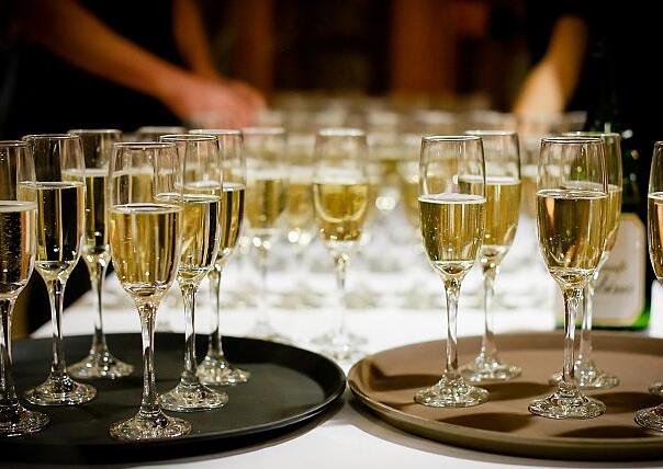 香槟酒界因俄罗斯法律要求起泡酒标签而引起轩然大波