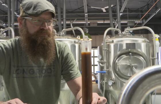 艾伯塔省的精酿工业与当地啤酒厂一起发展