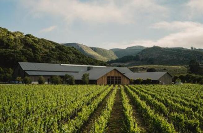 加州最好的葡萄酒和设计在圣巴巴拉葡萄酒之乡的最新品酒地点齐聚一堂