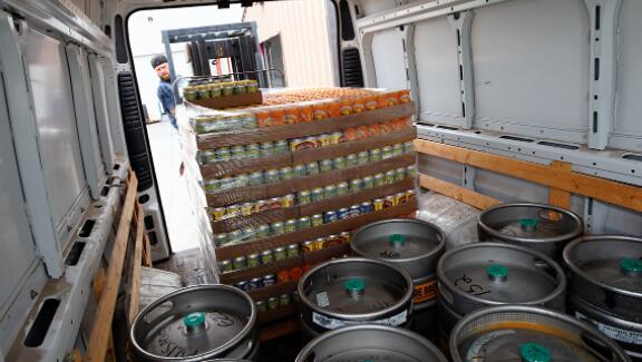 由于全球罐头短缺动摇了饮料行业 科罗拉多州的精酿啤酒商陷入困境