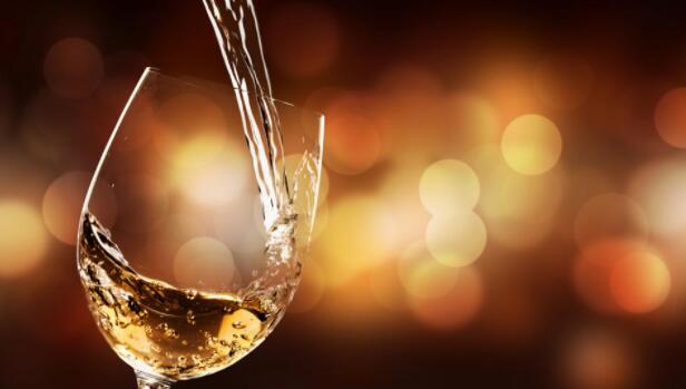 2021年最佳白葡萄酒:最适合啜饮和细细品味的白葡萄酒