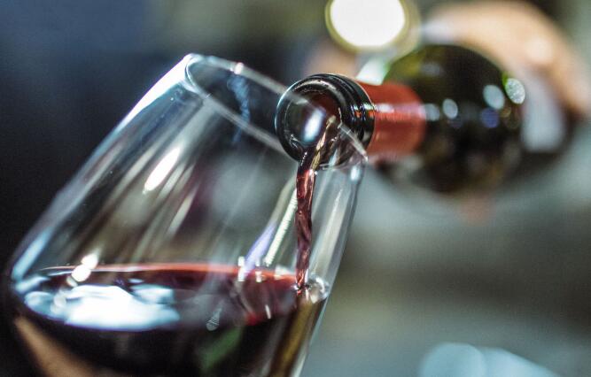 研究称喝红酒有助于降低血压