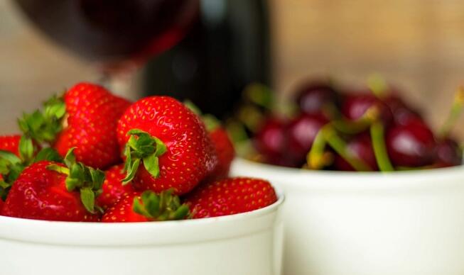 研究发现每周喝3杯红酒和每天服用一剂浆果可以改善血压