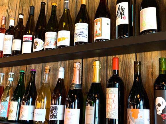 天然葡萄酒吧在货运区开业