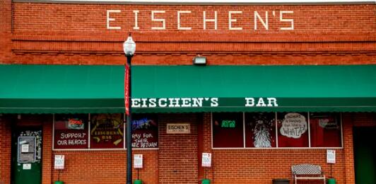 精酿啤酒在距离Okarche 的 Eischen's Bar仅一个街区远的地方就进入了美食画面