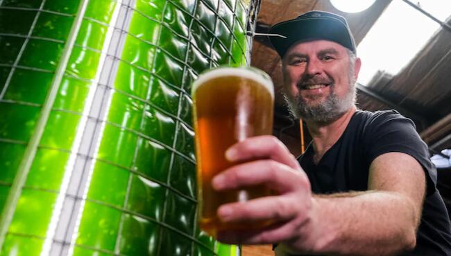 年轻的亨利精酿啤酒厂与科学家合作研究微藻是否可以减少甲烷排放