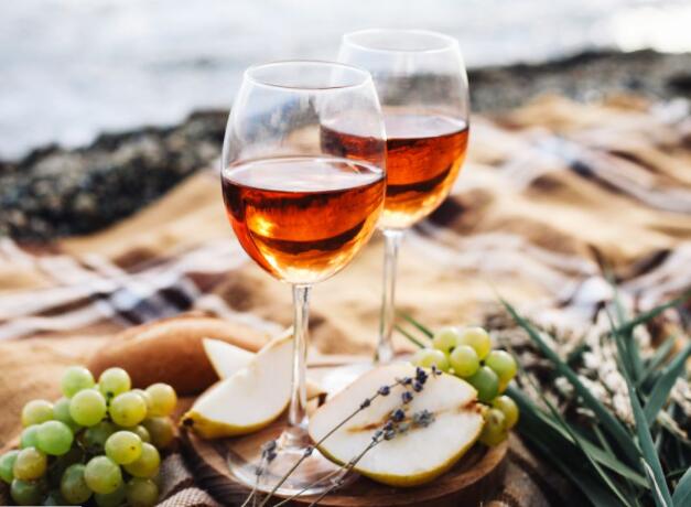根据侍酒师的说法 不同类型葡萄酒的完整初学者指南
