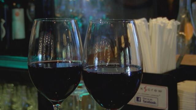 酒吧与供应链问题作斗争 某些葡萄酒和奶酪的价格上涨