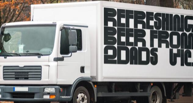 五角星帮助2DADS啤酒厂通过基于Brutalist类型的品牌脱颖而出