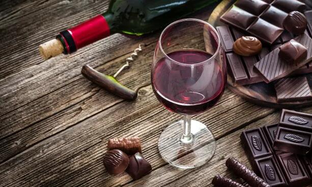顶级心脏病专家对巧克力、咖啡和葡萄酒做出判断