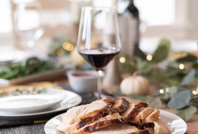 为什么歌海娜是感恩节晚餐上最好的葡萄酒