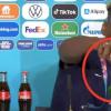 足球明星保罗·博格巴在2020年欧洲杯新闻发布会上移除了喜力啤酒瓶