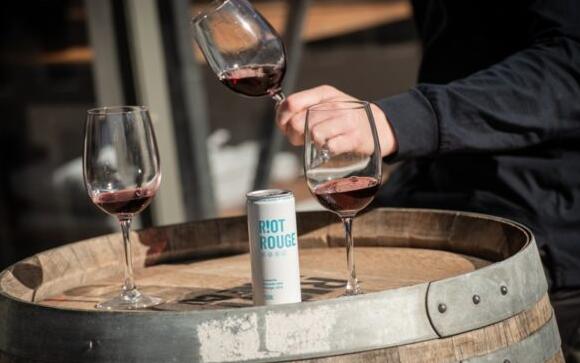澳大利亚最大啤酒厂收购罐装葡萄酒公司