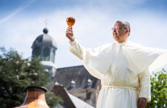 Grimbergen Abbey的僧侣们用中世纪的配方酿造啤酒